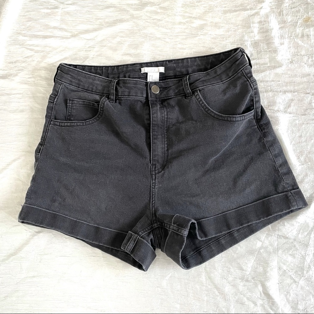 ❤️‍🔥3/$22❤️‍🔥 H&M high rise faded black / dark grey jean shorts